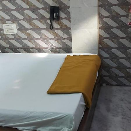 Glitz Hotels Sai Guest House - Nr Inorbit Mall Vashi Nova Bombaim Exterior foto