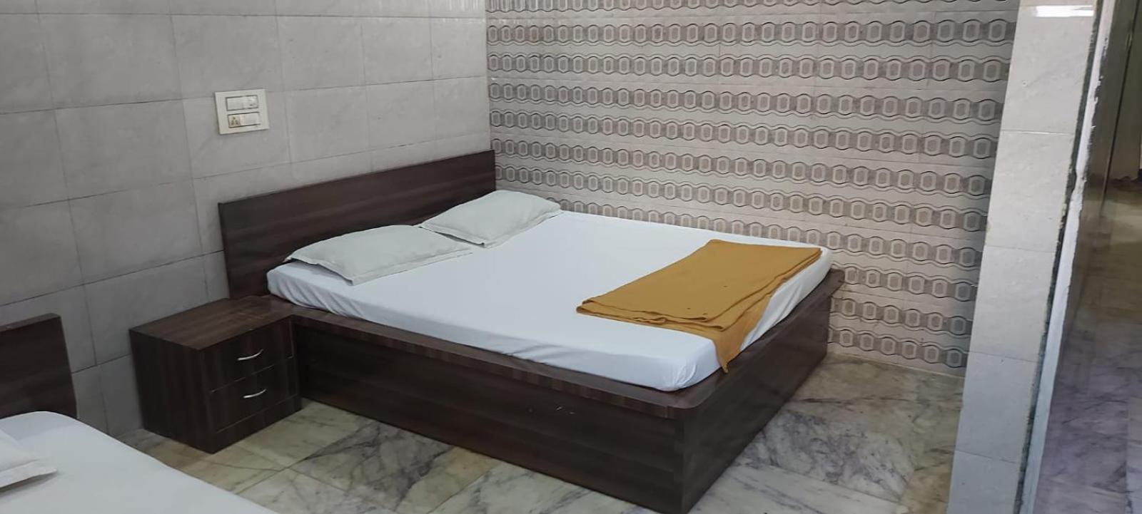 Glitz Hotels Sai Guest House - Nr Inorbit Mall Vashi Nova Bombaim Exterior foto