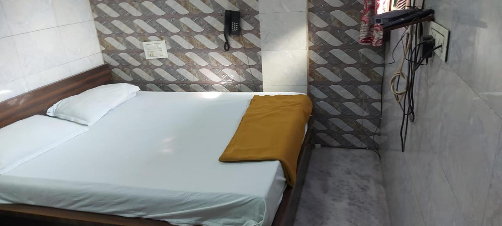 Glitz Hotels Sai Guest House - Nr Inorbit Mall Vashi Nova Bombaim Exterior foto