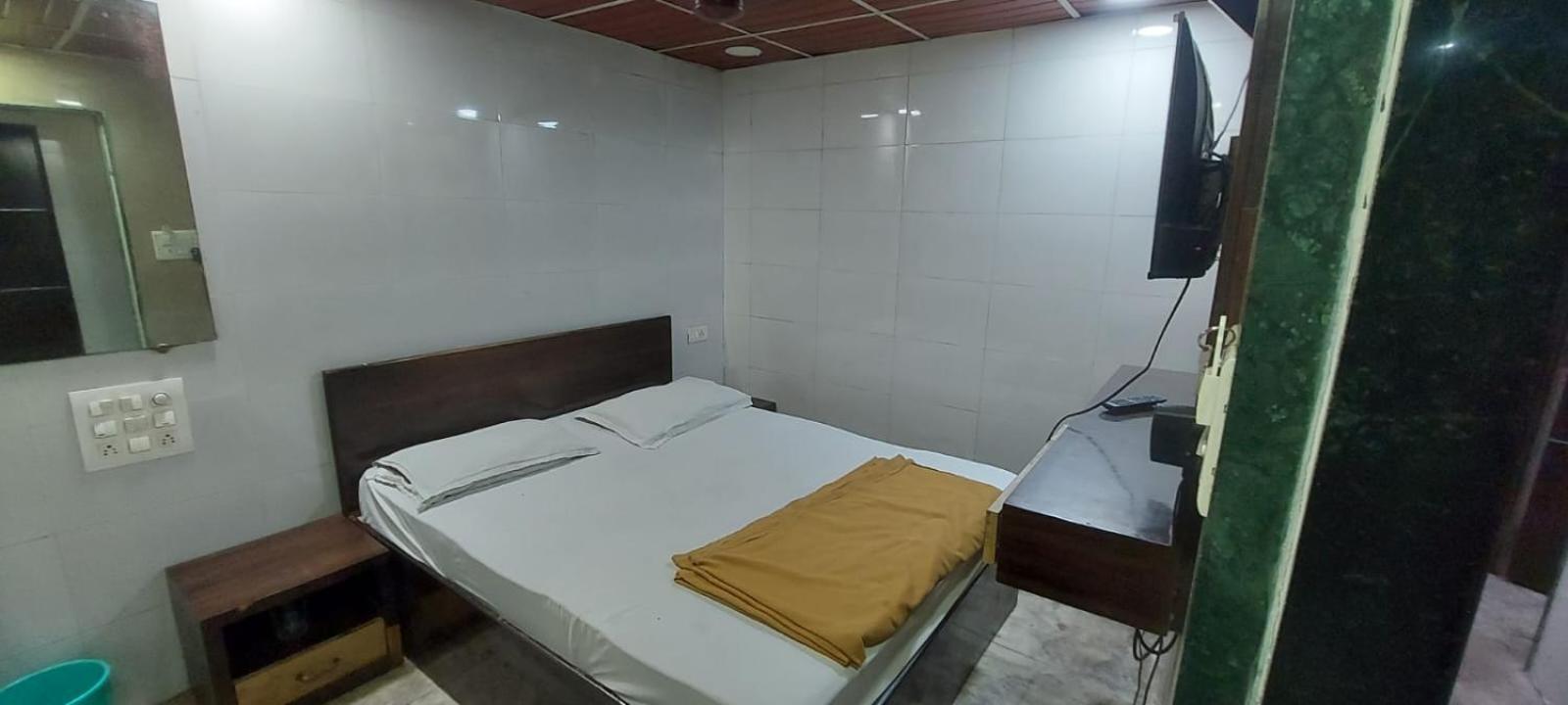 Glitz Hotels Sai Guest House - Nr Inorbit Mall Vashi Nova Bombaim Exterior foto