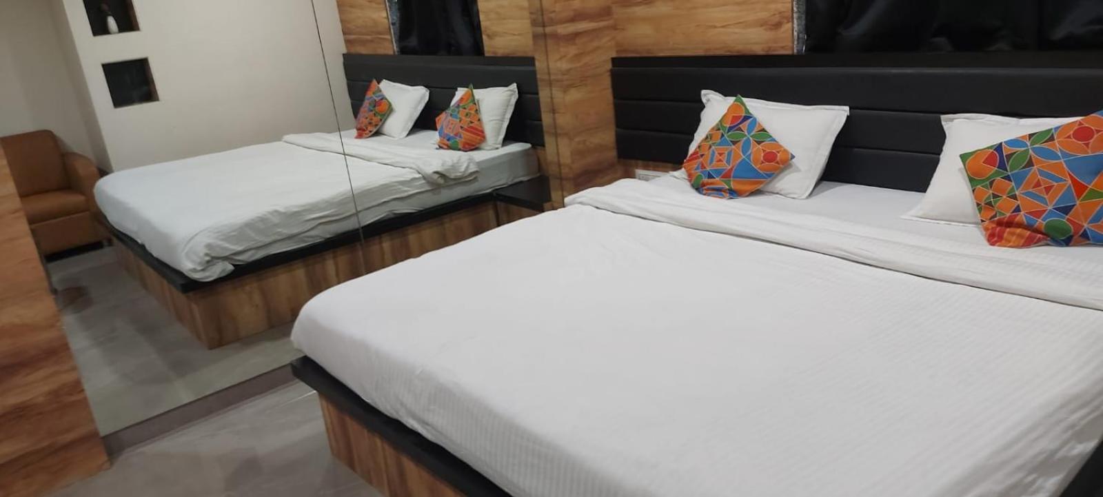 Glitz Hotels Sai Guest House - Nr Inorbit Mall Vashi Nova Bombaim Exterior foto