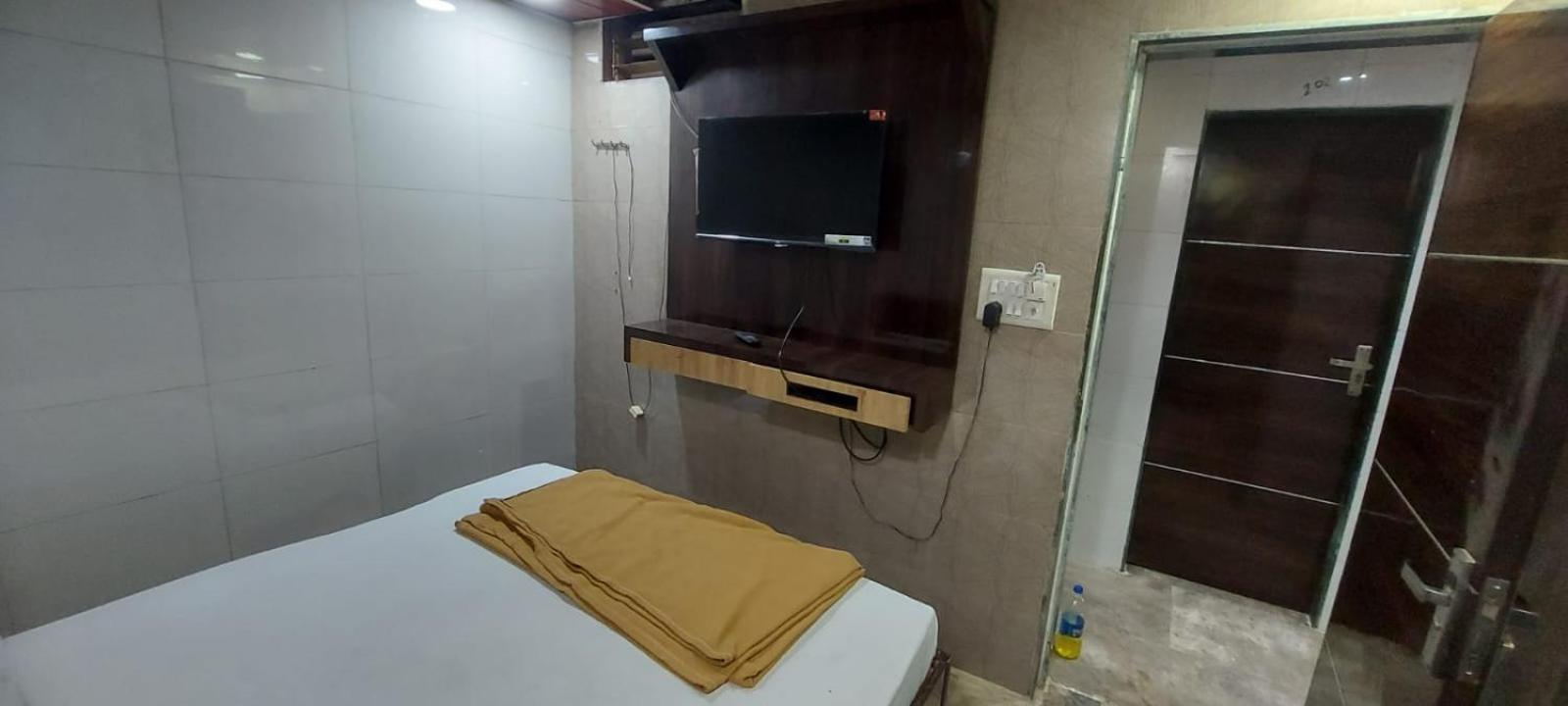 Glitz Hotels Sai Guest House - Nr Inorbit Mall Vashi Nova Bombaim Exterior foto