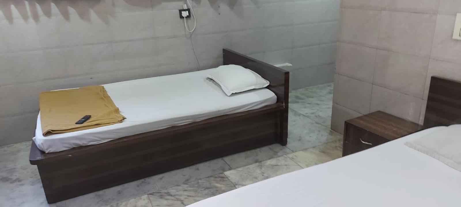 Glitz Hotels Sai Guest House - Nr Inorbit Mall Vashi Nova Bombaim Exterior foto