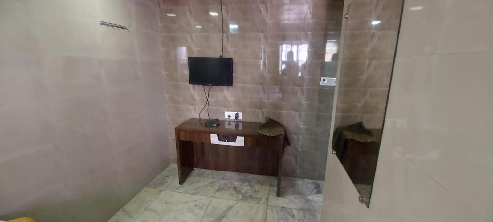 Glitz Hotels Sai Guest House - Nr Inorbit Mall Vashi Nova Bombaim Exterior foto